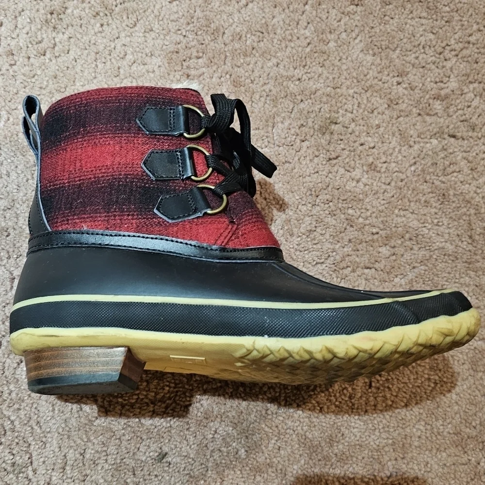 CHOOKA Ballard buffalo Duck Boots Size 9
